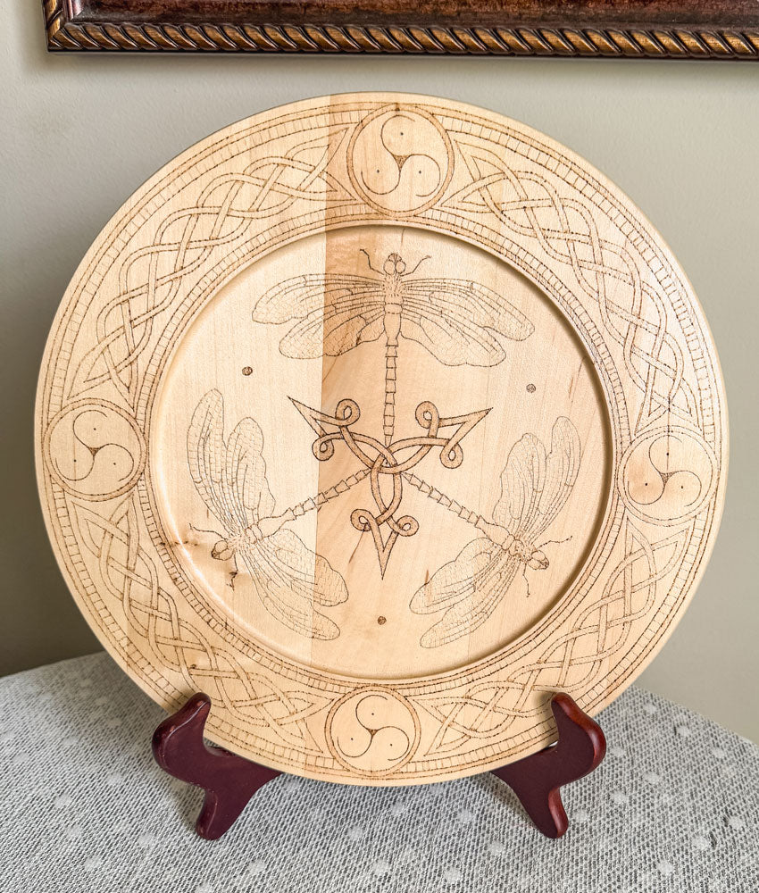 Wood plate with Celtic knots and dragonflies on a stand