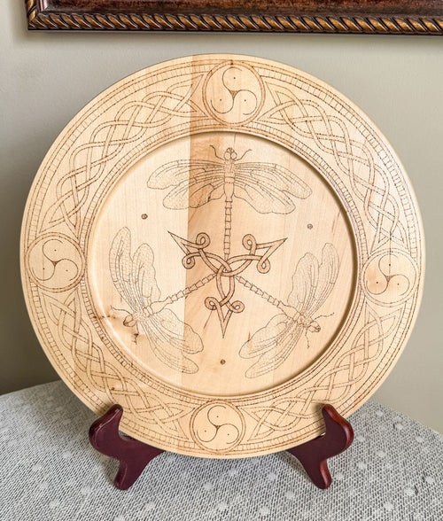 Wood plate with Celtic knots and dragonflies on a stand